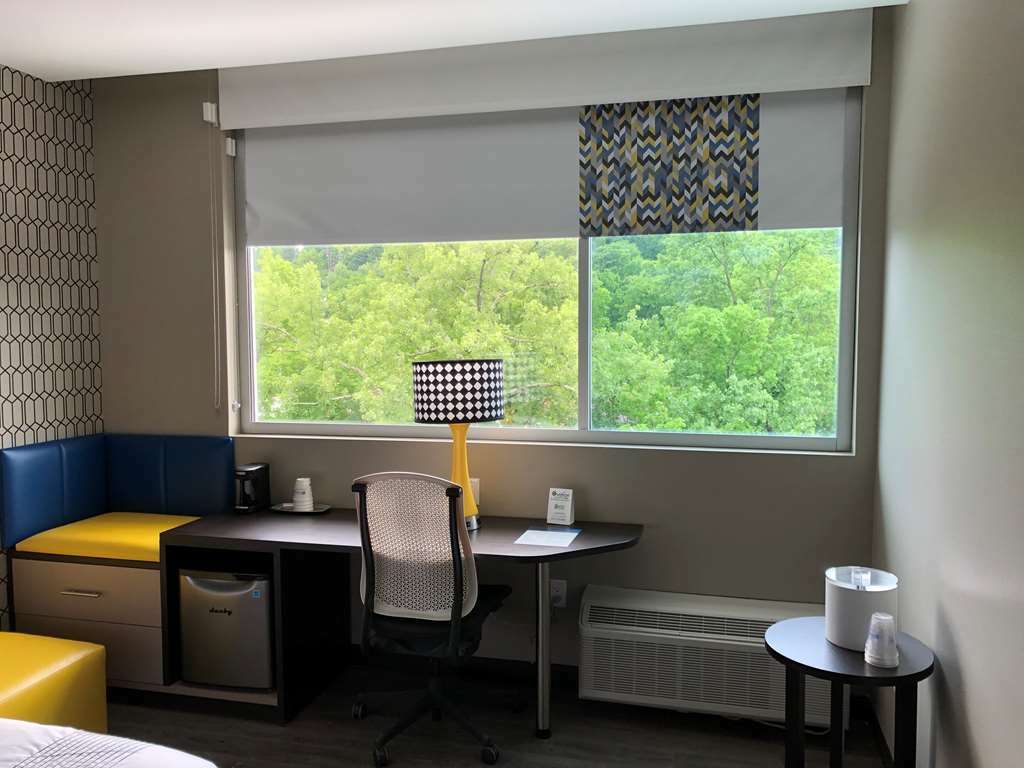 Glo Best Western Nashville Airport Room photo