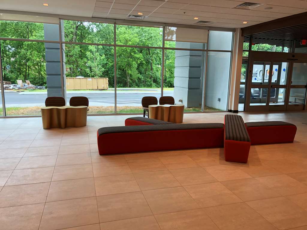 Glo Best Western Nashville Airport Interior photo